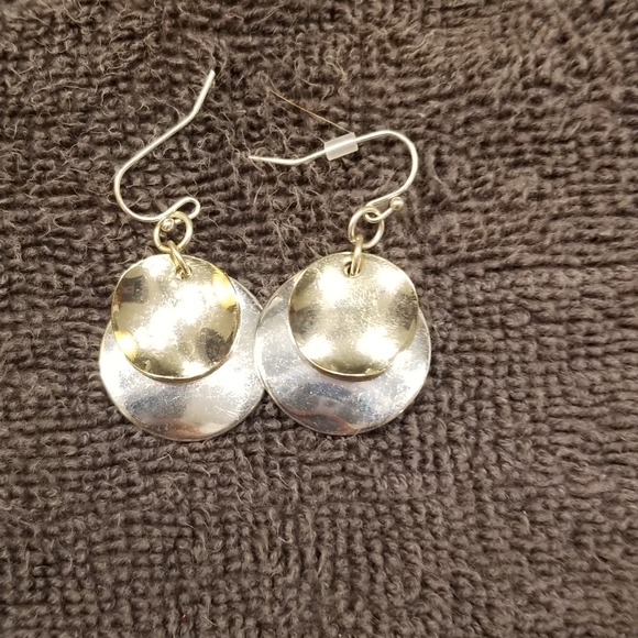 Gold and silver earrings - Picture 1 of 1
